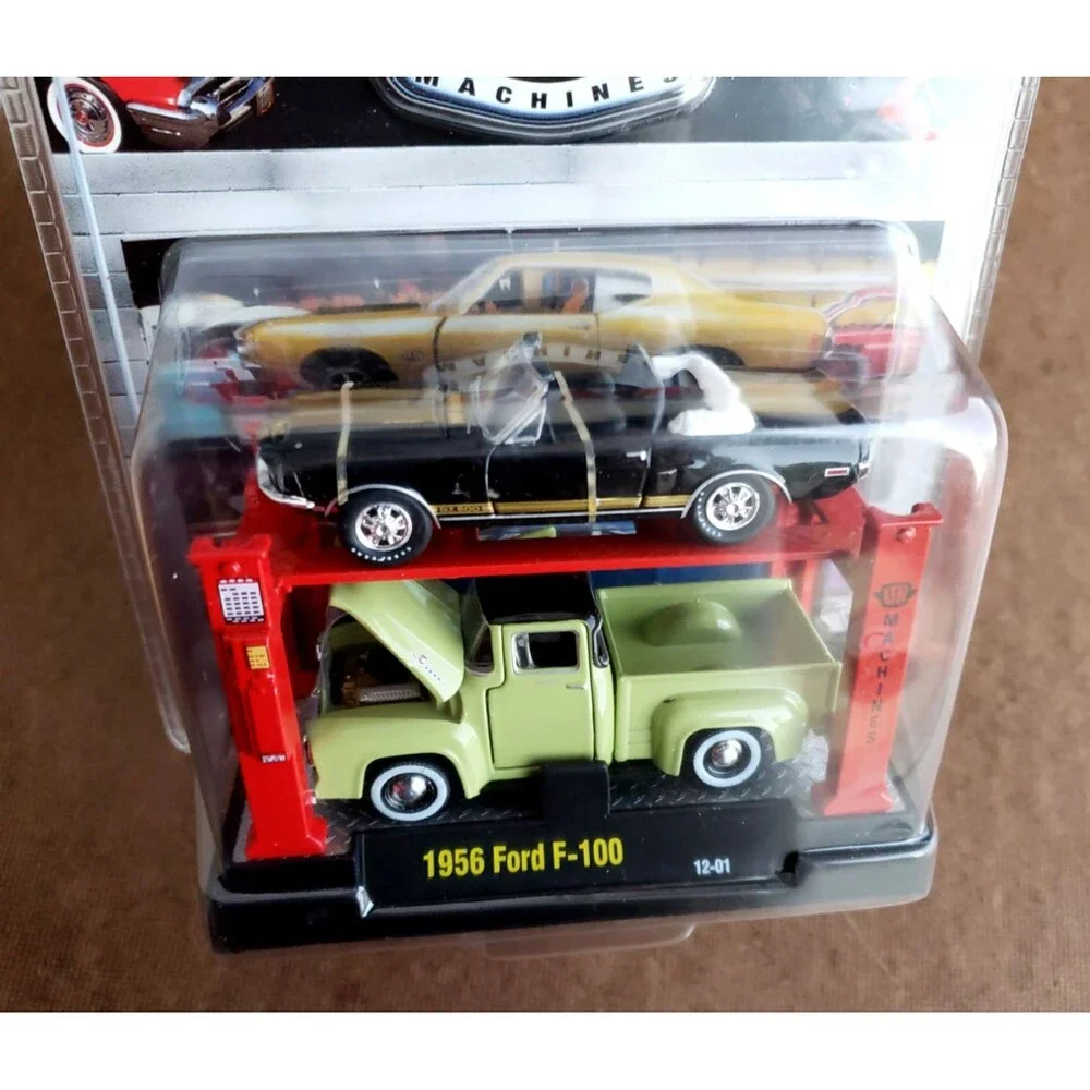 M2 Machines Auto-Lift 2 Pack 1956 Green Ford F-100 & 1968 Black Shelby GT500 MOC